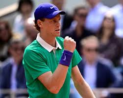 Jannik Sinner Great Shot Helps Him Win Second Set