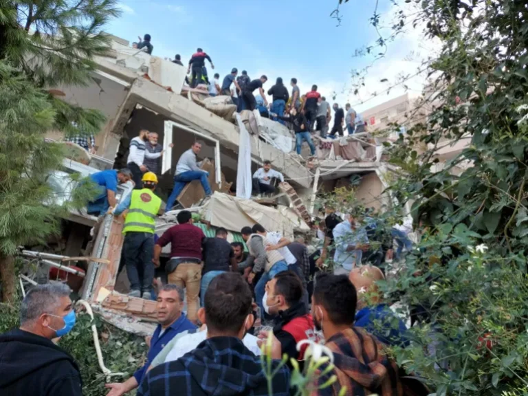 Turkey Shaken by Deadly Earthquake, Panic Spreads to Greece